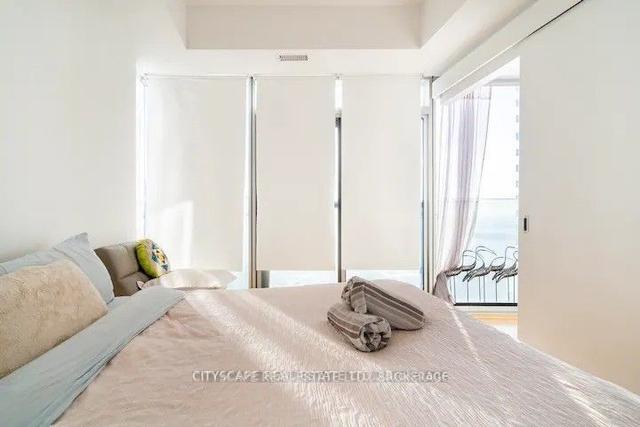 5602 - 12 York St, Condo with 2 bedrooms, 2 bathrooms and 1 parking in Toronto ON | Image 17
