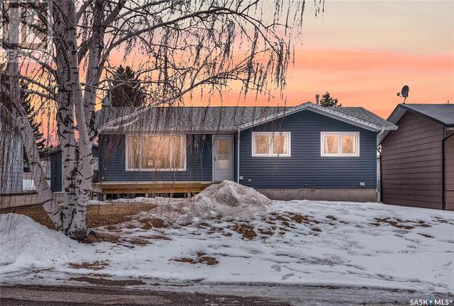 21 Birch Drive, House detached with 5 bedrooms, 2 bathrooms and null parking in Birch Hills SK | Image 3