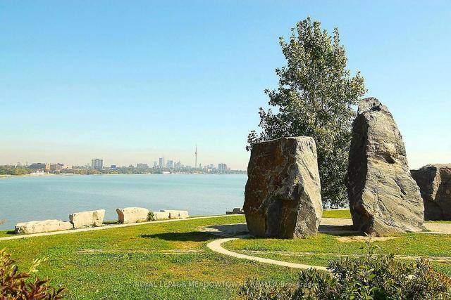 216 - 2119 Lakeshore Blvd W, Condo with 2 bedrooms, 2 bathrooms and 1 parking in Toronto ON | Image 33