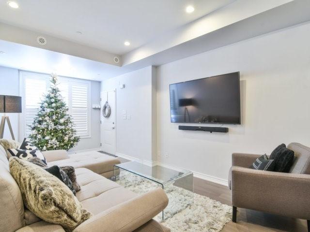 100 - 30 Carnation Ave, Condo with 2 bedrooms, 2 bathrooms and 1 parking in Toronto ON | Image 4