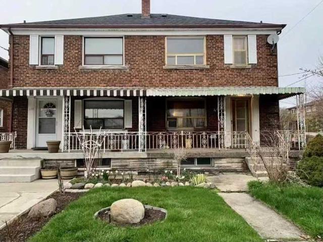 443 Vaughan Rd, House semidetached with 3 bedrooms, 1 bathrooms and 4 parking in Toronto ON | Card Image