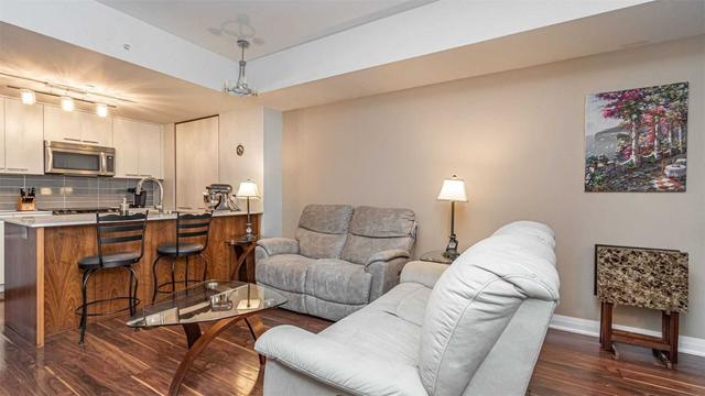 th109 - 5 Valhalla Inn Rd, Townhouse with 3 bedrooms, 3 bathrooms and 2 parking in Toronto ON | Image 2