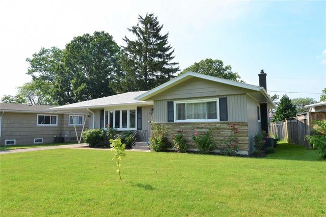 40 Valerie Dr, House detached with 3 bedrooms, 2 bathrooms and 4 parking in St. Catharines ON | Image 3