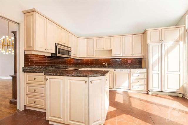 24 Commanche Drive, House detached with 5 bedrooms, 4 bathrooms and 6 parking in Ottawa ON | Image 12