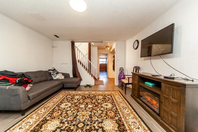 102a Poplar Rd, House semidetached with 3 bedrooms, 2 bathrooms and 5 parking in Toronto ON | Image 18