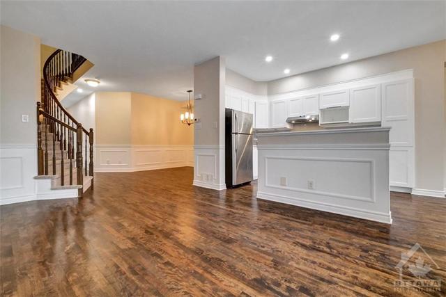 32 Torbec Avenue, Townhouse with 3 bedrooms, 3 bathrooms and 2 parking in Ottawa ON | Image 7