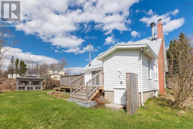 5192 Highway 331, House detached with 3 bedrooms, 1 bathrooms and null parking in Lunenburg MD NS | Image 4