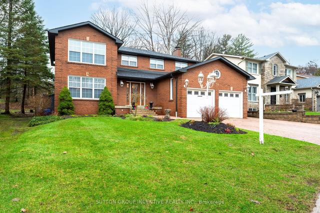18 Valley Dr, House detached with 4 bedrooms, 4 bathrooms and 8 parking in Barrie ON | Image 1
