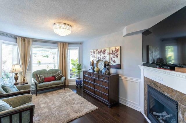 2076 Erin Gate Blvd, House semidetached with 3 bedrooms, 3 bathrooms and 4 parking in Pickering ON | Image 9