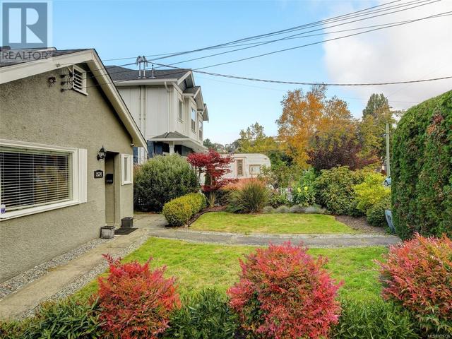 2514 Empire St, House detached with 2 bedrooms, 1 bathrooms and 3 parking in Victoria BC | Image 28