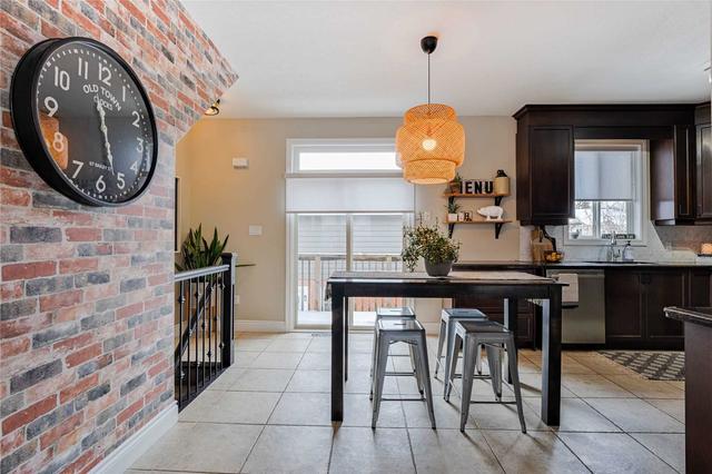 2432 Second St, House attached with 2 bedrooms, 3 bathrooms and 3 parking in Burlington ON | Image 3