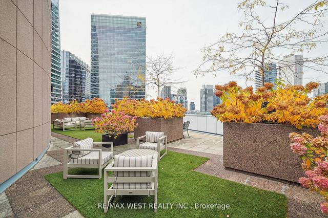 303 - 33 University Ave, Condo with 1 bedrooms, 2 bathrooms and 0 parking in Toronto ON | Image 6