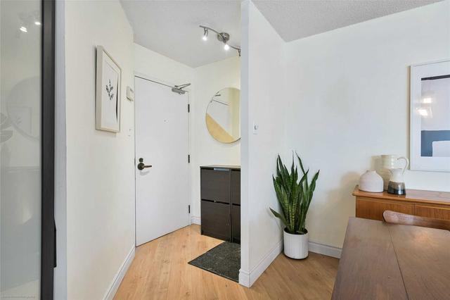 201 - 25 Maitland St, Condo with 2 bedrooms, 1 bathrooms and 1 parking in Toronto ON | Image 12