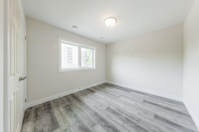 2 - 75 Hogarth St, House detached with 2 bedrooms, 1 bathrooms and 1 parking in Oshawa ON | Image 2