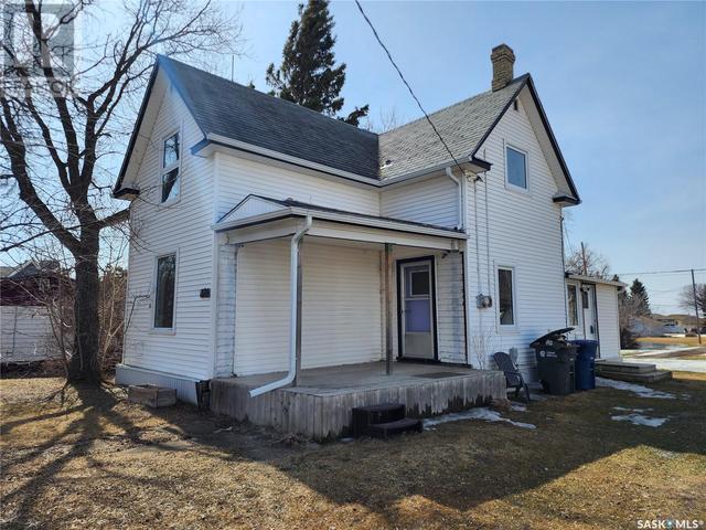 328 6th Avenue, House detached with 3 bedrooms, 2 bathrooms and null parking in Broadview SK | Image 2