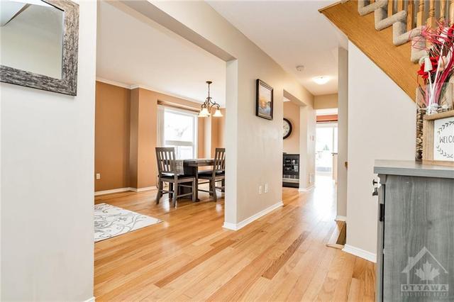 68 Ipswich Terrace, House detached with 4 bedrooms, 3 bathrooms and 5 parking in Ottawa ON | Image 4