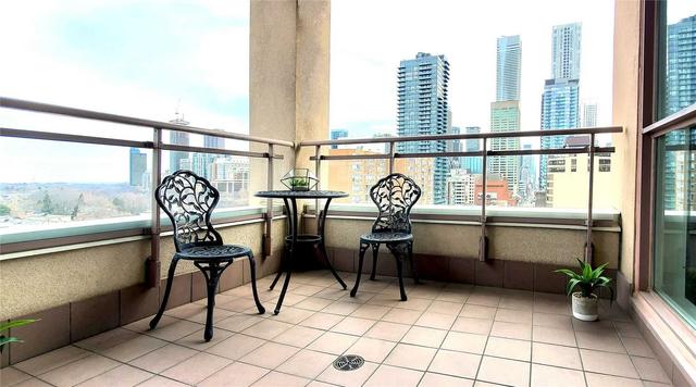 1002 - 980 Yonge St, Condo with 2 bedrooms, 2 bathrooms and 1 parking in Toronto ON | Image 3