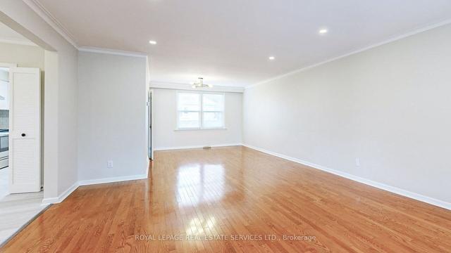 21 Pitkin Crt, House detached with 3 bedrooms, 2 bathrooms and 5 parking in Toronto ON | Image 39