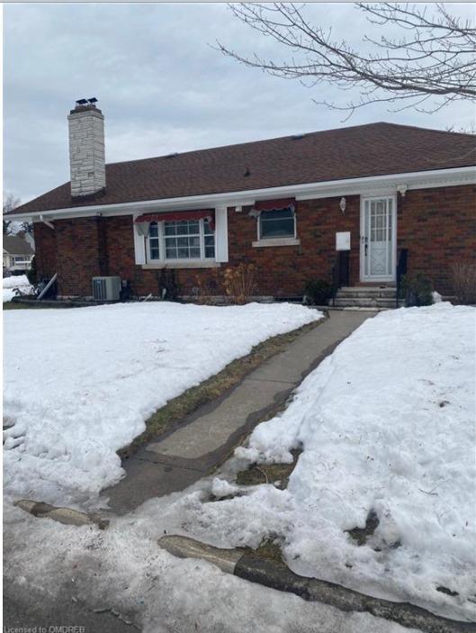 2 Woodgate Ave, House detached with 6 bedrooms, 3 bathrooms and 2 parking in St. Catharines ON | Image 1