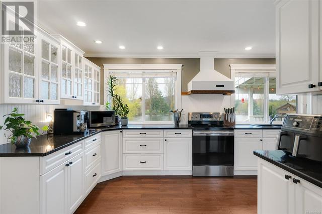 1548 Munro Rd, House detached with 5 bedrooms, 5 bathrooms and 8 parking in North Saanich BC | Image 38