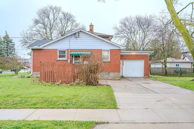 68 Jansen Ave, House detached with 2 bedrooms, 1 bathrooms and 3 parking in Kitchener ON | Image 35