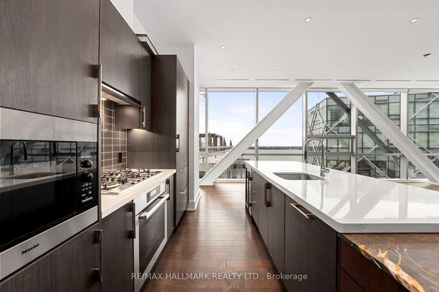 1301 - 39 Queens Quay E, Condo with 2 bedrooms, 3 bathrooms and 2 parking in Toronto ON | Image 32