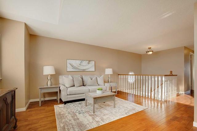 660 Spinnaker Cres, House detached with 3 bedrooms, 3 bathrooms and 4 parking in Waterloo ON | Image 8