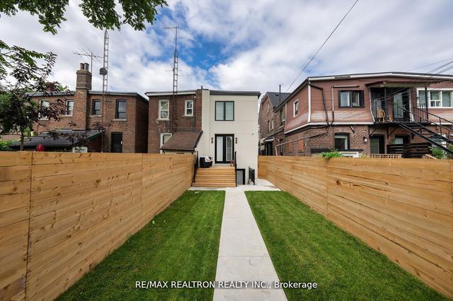 225 Christie St, House semidetached with 3 bedrooms, 4 bathrooms and 2.5 parking in Toronto ON | Image 30