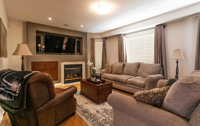 19 Mistybrook Cres, House detached with 3 bedrooms, 3 bathrooms and 4 parking in Brampton ON | Image 4