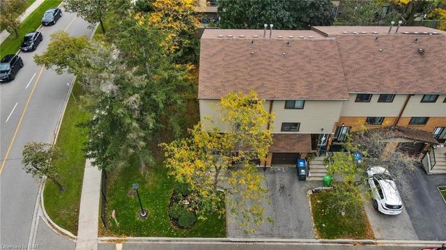 24 - 24 Carleton Place, House attached with 3 bedrooms, 1 bathrooms and 2 parking in Brampton ON | Image 3