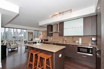 1121 - 560 Front St, Condo with 2 bedrooms, 2 bathrooms and 2 parking in Toronto ON | Image 5