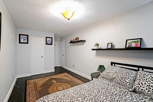 1607 - 11 Wincott Dr, Condo with 3 bedrooms, 2 bathrooms and 1 parking in Toronto ON | Image 11