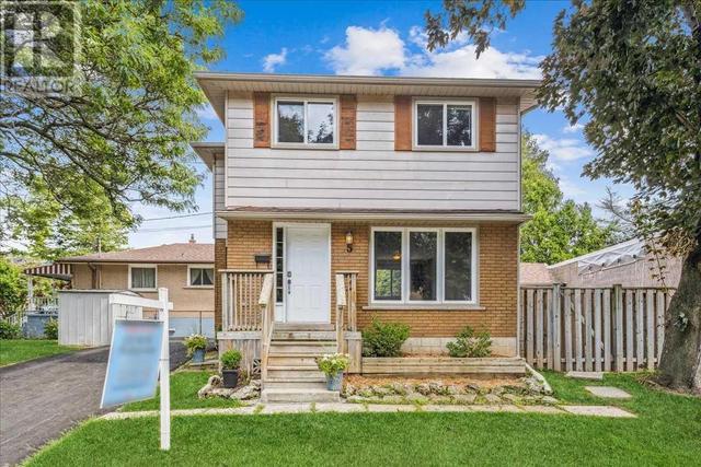 5 Macdonald Ave W, House detached with 3 bedrooms, 2 bathrooms and 3 parking in Hamilton ON | Image 2