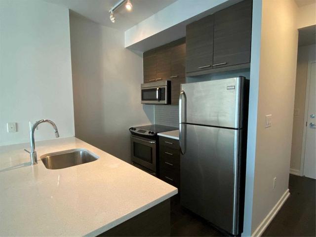 809 - 66 Forest Manor Rd, Condo with 1 bedrooms, 1 bathrooms and 1 parking in Toronto ON | Image 2