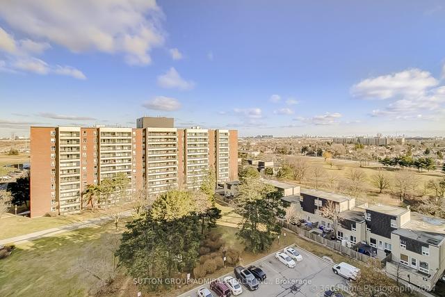 1104 - 31 Four Winds Dr, Condo with 3 bedrooms, 2 bathrooms and 1 parking in Toronto ON | Image 4