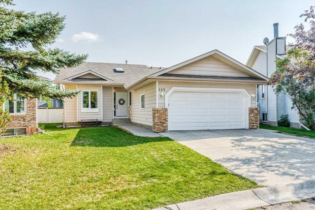 137 Sundown Place Se, House detached with 5 bedrooms, 3 bathrooms and 4 parking in Calgary AB | Image 2