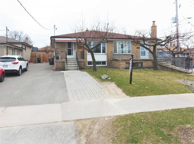 3 Goldsboro Rd, House semidetached with 3 bedrooms, 3 bathrooms and 4 parking in Toronto ON | Image 4