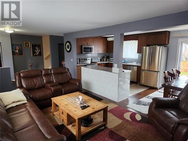28 Milliken, House detached with 3 bedrooms, 2 bathrooms and null parking in Elliot Lake ON | Image 7