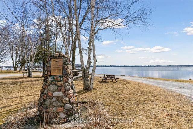 231 Lakeshore Dr, House detached with 2 bedrooms, 1 bathrooms and 10 parking in Kawartha Lakes ON | Image 27
