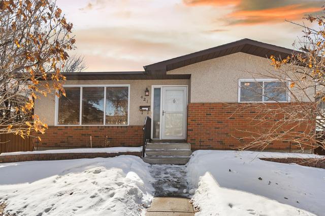 421 34 Avenue Nw, House detached with 5 bedrooms, 2 bathrooms and 2 parking in Calgary AB | Image 2