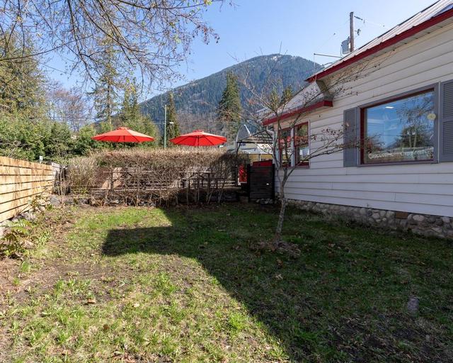 513 6th Avenue, House detached with 2 bedrooms, 1 bathrooms and null parking in New Denver BC | Image 14