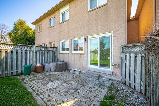 92 Cedarwood Cres, House attached with 3 bedrooms, 3 bathrooms and 3 parking in Brampton ON | Image 28