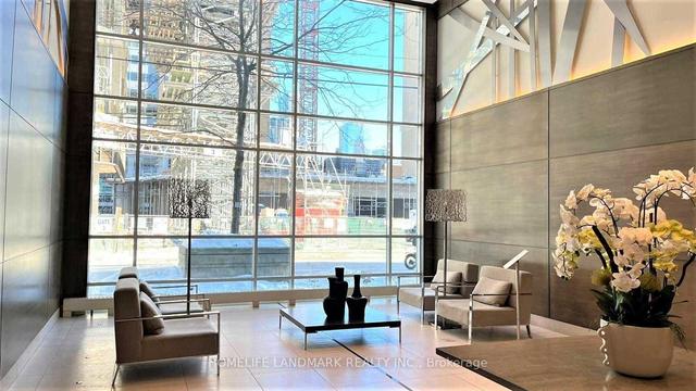813 - 96 St Patrick St, Condo with 1 bedrooms, 1 bathrooms and 0 parking in Toronto ON | Image 3