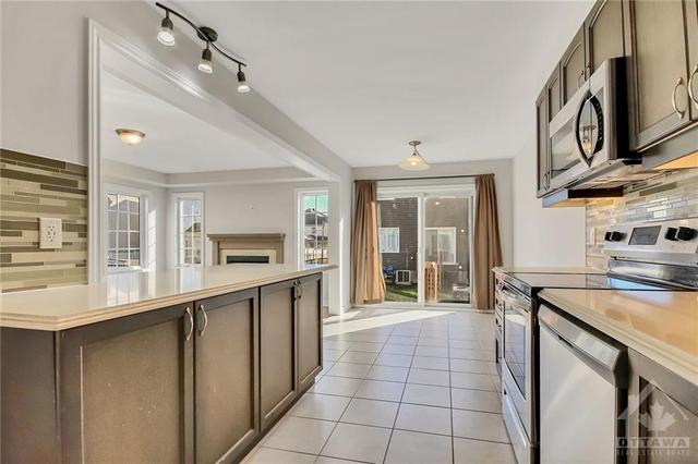 3052 Freshwater Way, Townhouse with 3 bedrooms, 3 bathrooms and 2 parking in Ottawa ON | Image 7