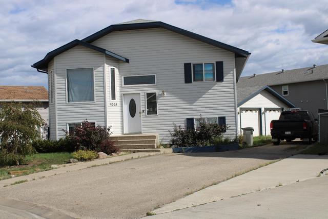 9205 94 Avenue, House detached with 5 bedrooms, 2 bathrooms and 4 parking in Grande Prairie AB | Image 1