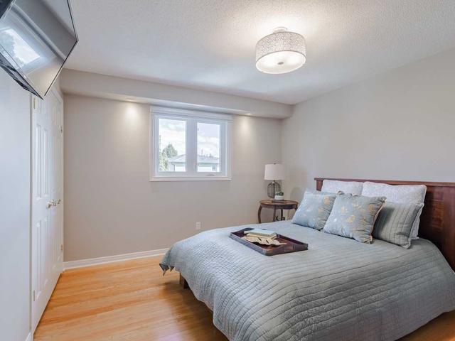 35 Roslyn Crt, House detached with 3 bedrooms, 3 bathrooms and 8 parking in Vaughan ON | Image 10
