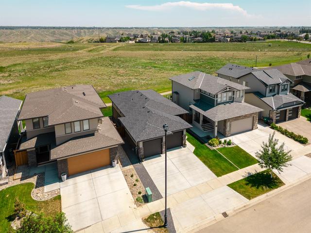 335 Canyon Meadows Road W, House detached with 4 bedrooms, 2 bathrooms and 4 parking in Lethbridge AB | Image 5