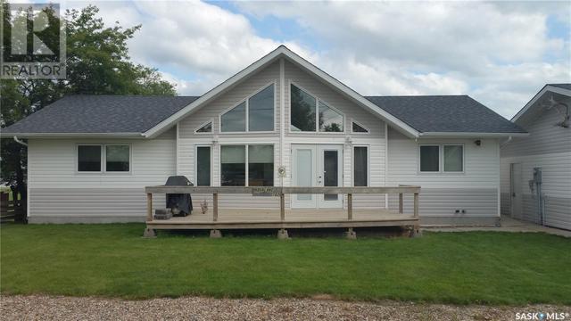 702 Aqualane Avenue, House detached with 3 bedrooms, 2 bathrooms and null parking in Aquadeo SK | Image 2