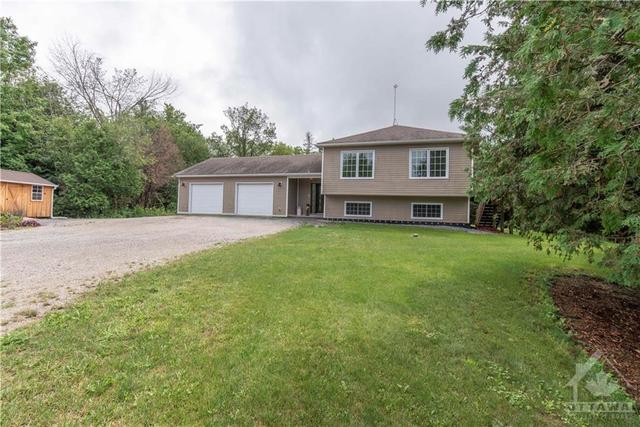 1793 Pinery Road, House detached with 5 bedrooms, 3 bathrooms and 10 parking in Montague ON | Image 1