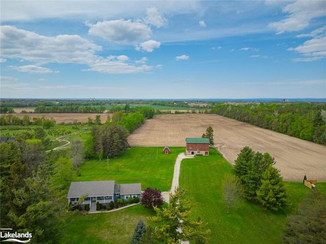 7304 36/37 Nottawasaga Sideroad, House detached with 4 bedrooms, 2 bathrooms and 12 parking in Clearview ON | Image 5